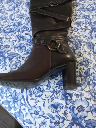 Botas altas de piel marrón hechas en España