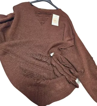 Jersey marrón de punto con hilos