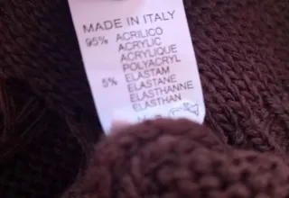 Jersey marrón de punto con hilos