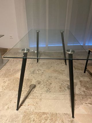 Mesa de cristal y metal negra