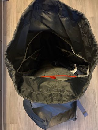 Mochila The North Face Negra y Gris