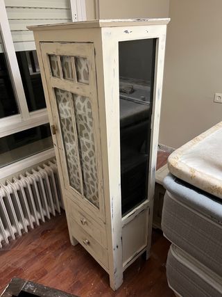 Mueble alto madera y cristal perfecto para baño