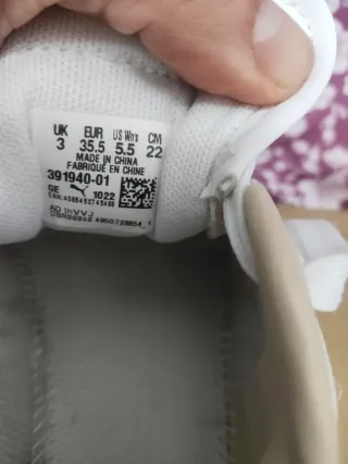 Zapatillas Puma Blancas y Beige