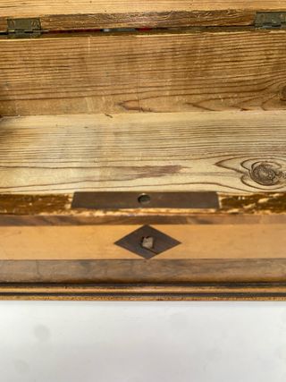 Caja antigua de madera