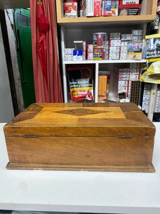 Caja antigua de madera