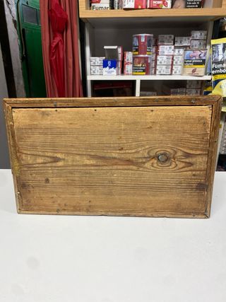 Caja antigua de madera