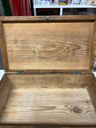 Caja antigua de madera