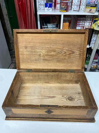 Caja antigua de madera