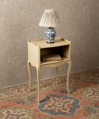 Mesita de noche vintage de estilo Luis XV