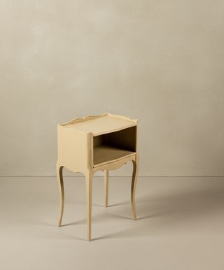 Mesita de noche vintage de estilo Luis XV