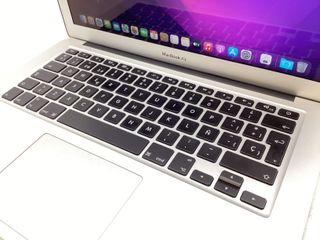 portatil apple apple macbook air core i5 1.8 13 (2017) (a1466)