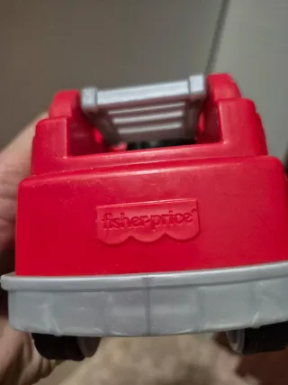 Camión de bomberos de juguete rojo