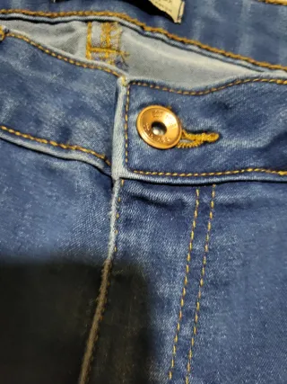 Conjunto niña jersey mostaza y vaqueros