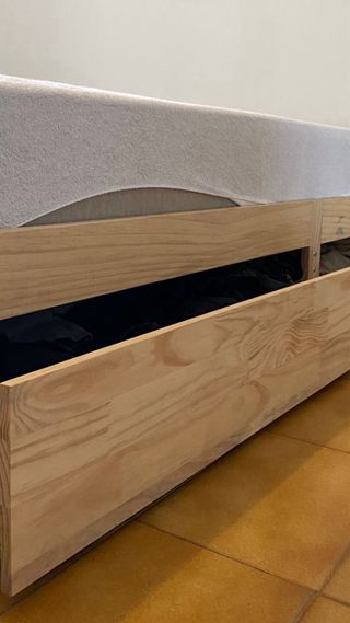 Estructura cama madera con cajones y somier.