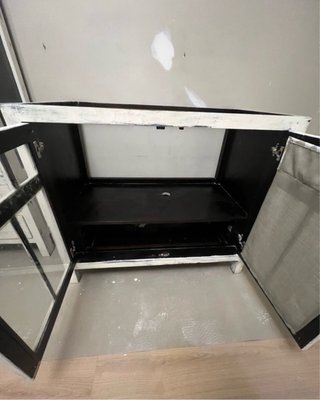 Mueble lavabo de madera con cristal