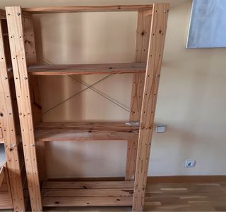 Estanteria madera maciza.