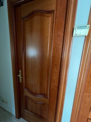 Puerta madera y cristal