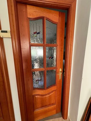 Puerta madera y cristal