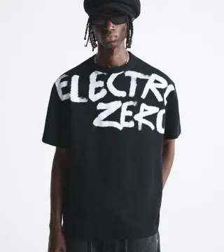 Camiseta Zara Negra Estampada