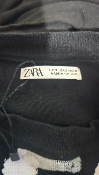 Camiseta Zara Negra Estampada