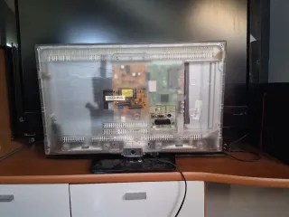 Tv LED HDMI Telefunken 24" trasera transparente