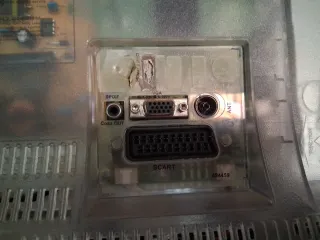 Tv LED HDMI Telefunken 24" trasera transparente