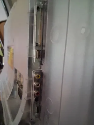 Tv LED HDMI Telefunken 24" trasera transparente