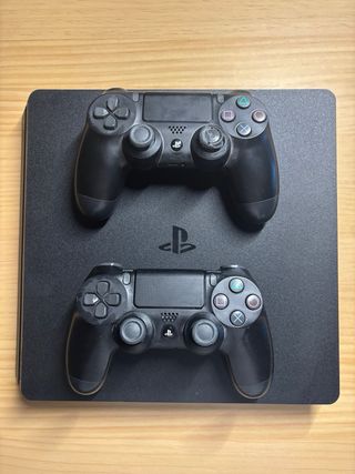 PS4 (PlayStation 4) Nera