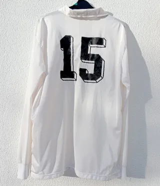 CAMISETA DE FÚTBOL O DEPORTES COLOR BLANCO.