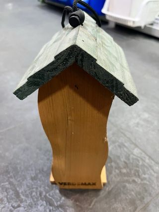 Comedero de madera para pájaros