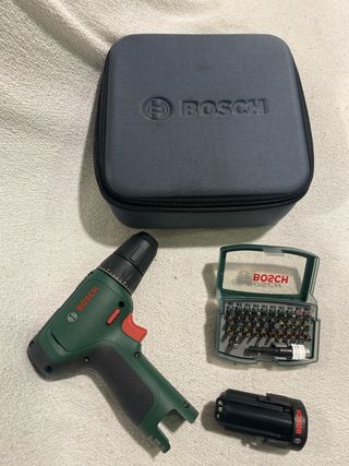 Taladro Bosch con maletín y accesorios