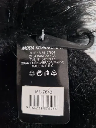 Gorro negro con pompón