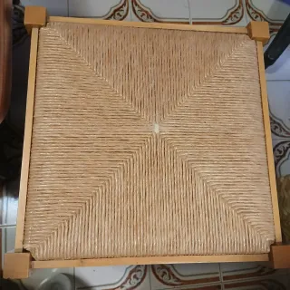 Taburete madera y mimbre con base extraíble