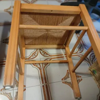 Taburete madera y mimbre con base extraíble