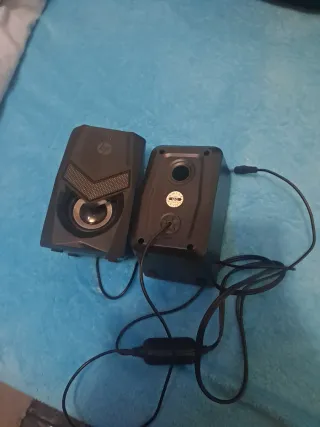 Altavoces HP Negros y Grises