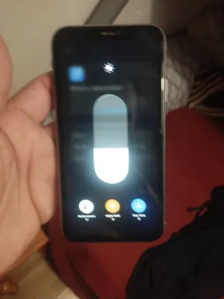 iPhone 11 Morado + 3 Carcasas