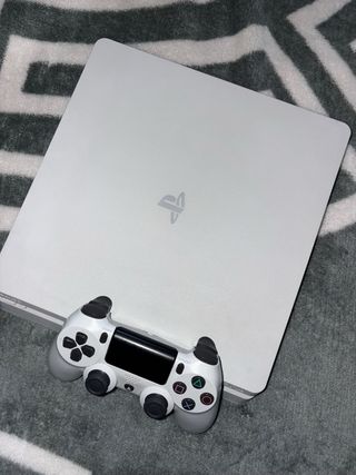 PS4 Slim Blanca + Mando + Juegos