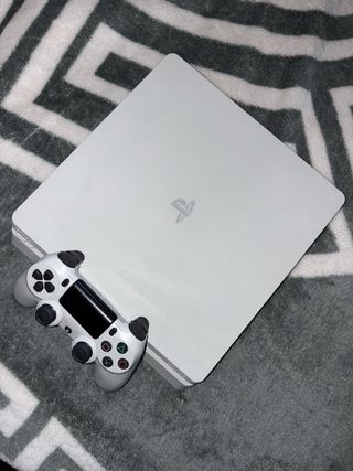 PS4 Slim Blanca + Mando + Juegos
