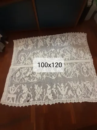 Cesto con pizzi in vimini e tessuto