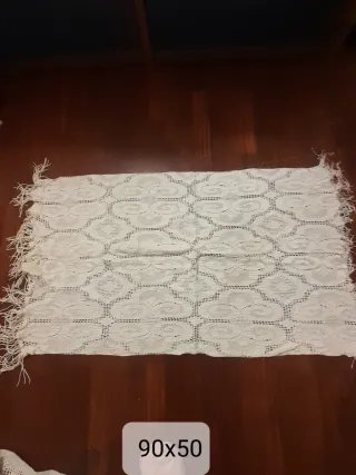 Cesto con pizzi in vimini e tessuto