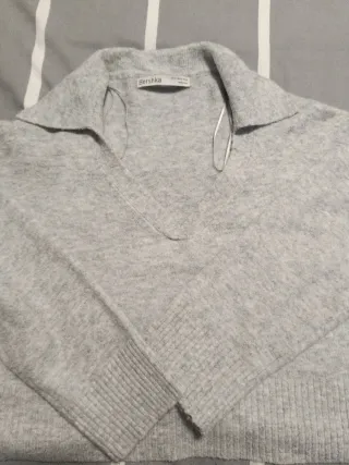 Jersey Bershka Gris Cuello Pico