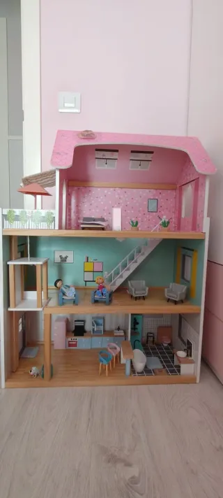 Casa de muñecas de madera
