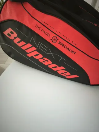 Paletero Bullpadel Negro y Rojo Precio no negociab