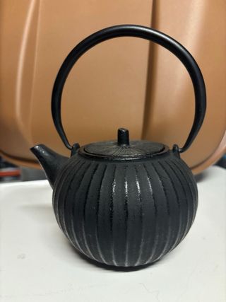 Tetera de hierro forjado negra
