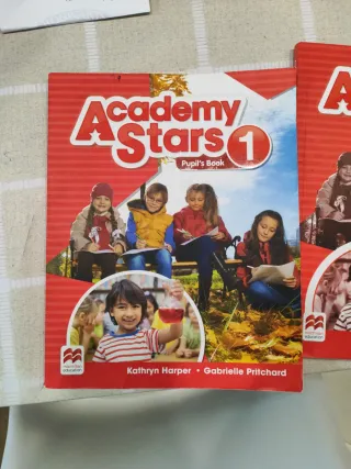 Libro de inglés Academy Stars 1