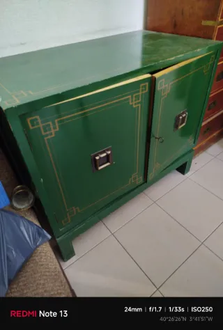 Cómoda verde estilo chinoiserie