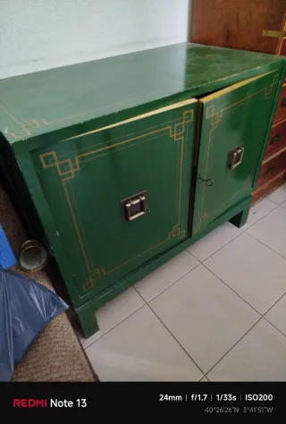 Cómoda verde estilo chinoiserie