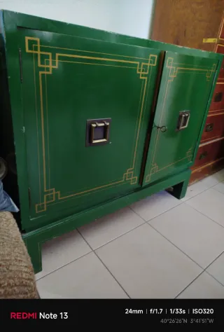 Cómoda verde estilo chinoiserie