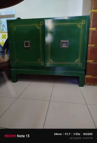 Cómoda verde estilo chinoiserie