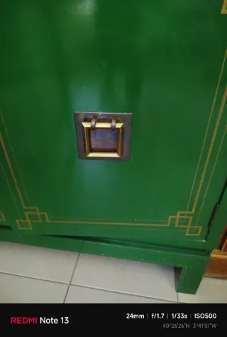 Cómoda verde estilo chinoiserie